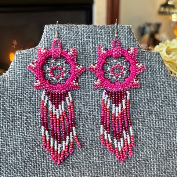 Jewelry - Handmade Native American Seed Bead Dreamcatcher Drop Earrings Pink Red White